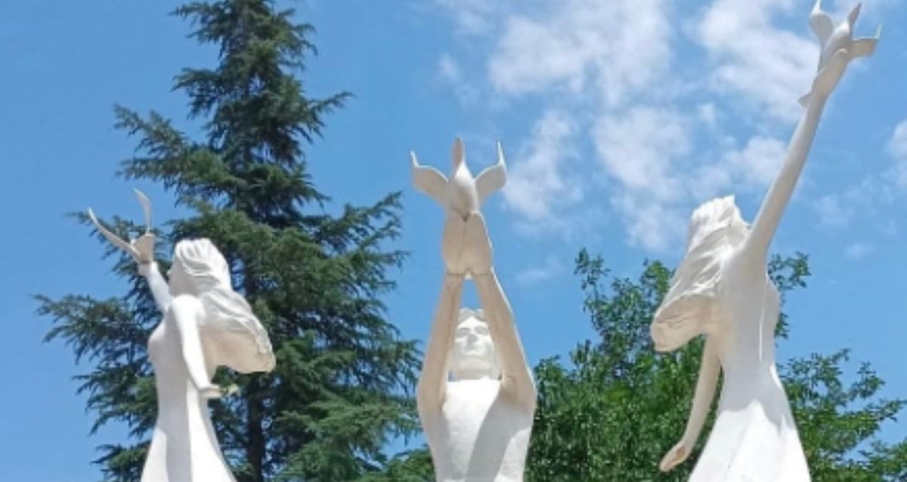 akpli baskan baristan rahatsiz oldu baris anitini kaldiriyor 38JqaGnI