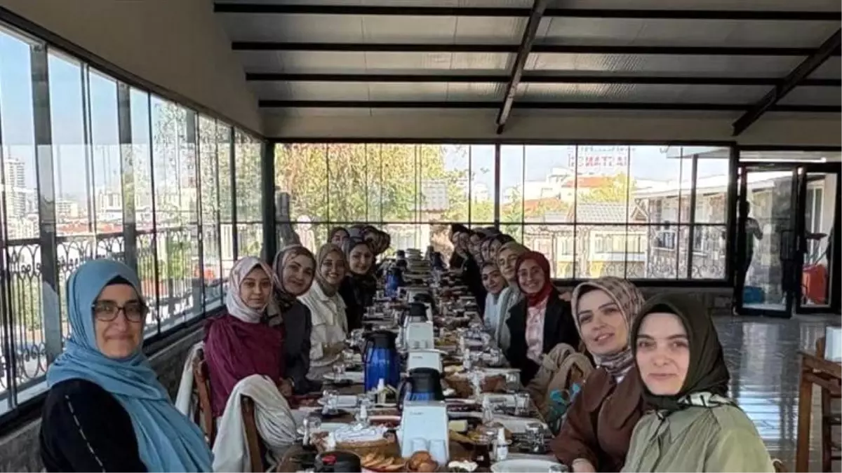 afyonkarahisarda genc kiz ogrencilere yonelik kahvalti programi duzenlendi jAVrGiTL.jpg