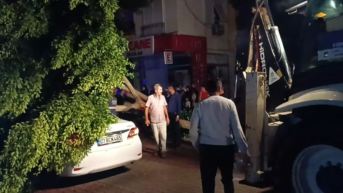 antalyada hortum ve saganak hasara yol acti IQXgEWaw