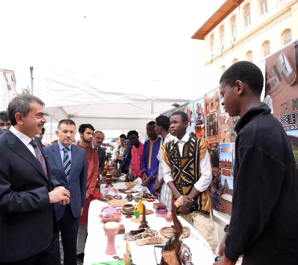 bakan tekin imam hatip okullarini uluslararasi bir marka haline getirelim SK1cjPdH.jpg