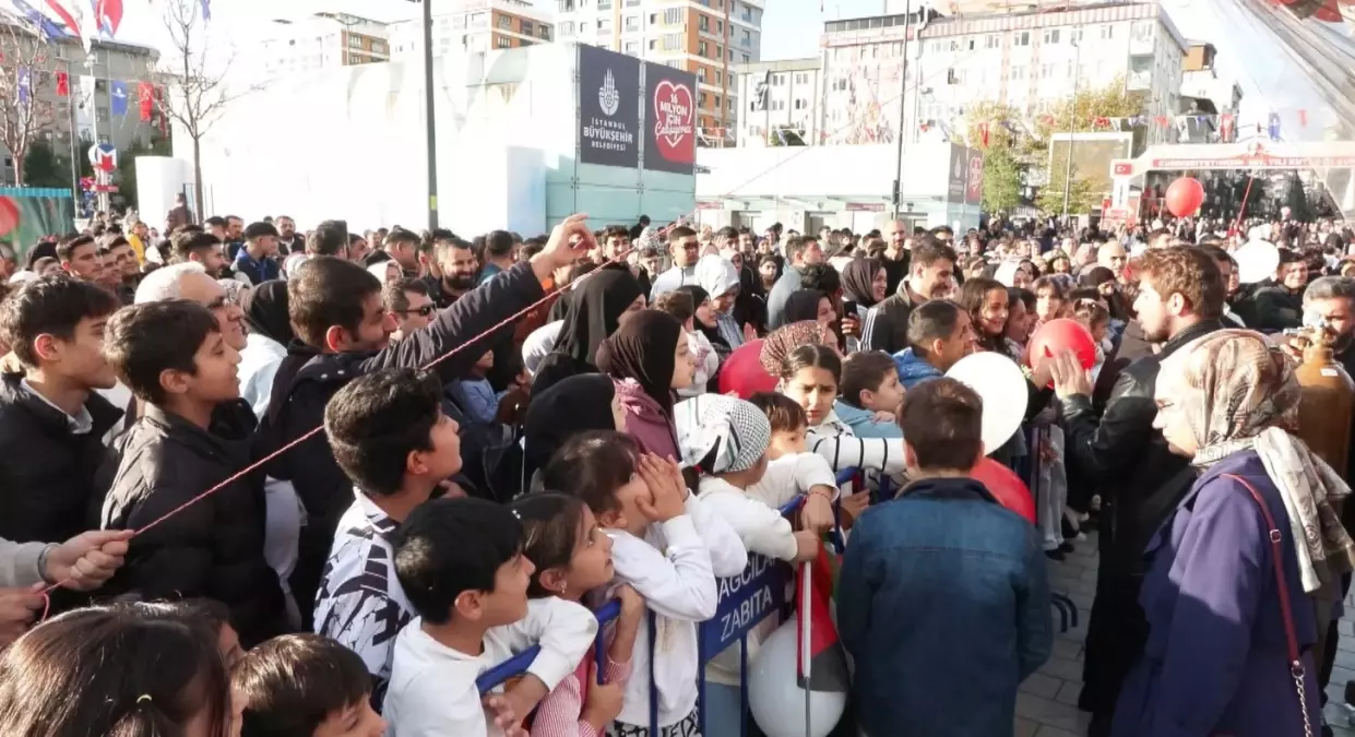 dunya kiz cocuklari gununde gazzeye destek balonlari gokyuzune birakildi HOfTUJdc.jpg