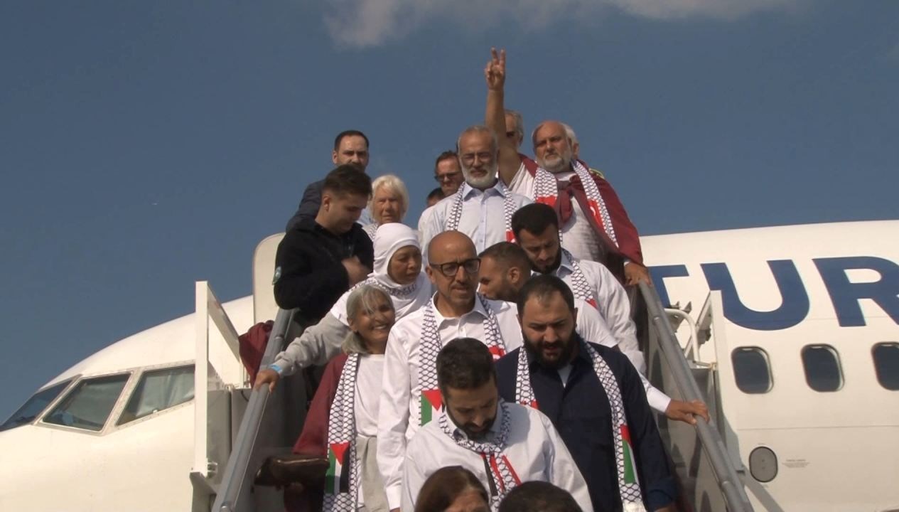 israilin alikoydugu 18i turk 94 aktivist turkiyeyegetirildi UHraxSlj