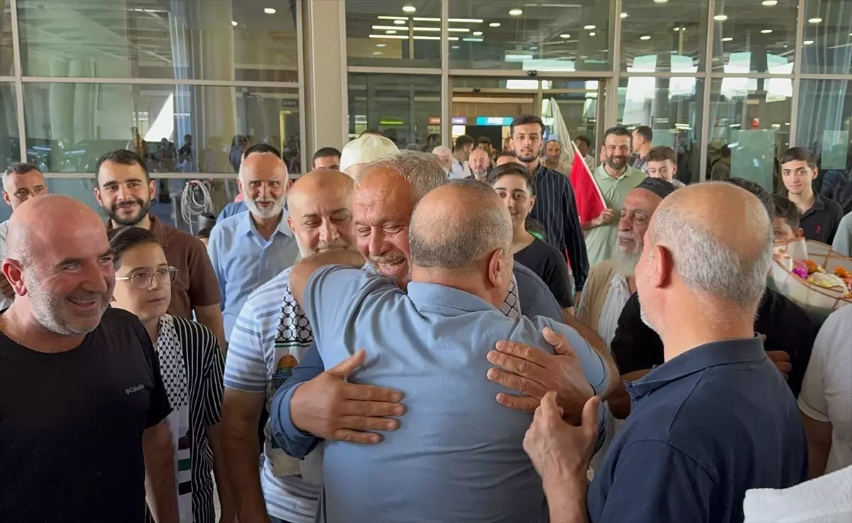 kuresel sumud aktivisti turunc mersinde cicekle karsilandi 1bzik39g