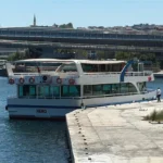 Halicte tur teknesi kopruye carpti denize dusen personel araniyor kCzXGDzG